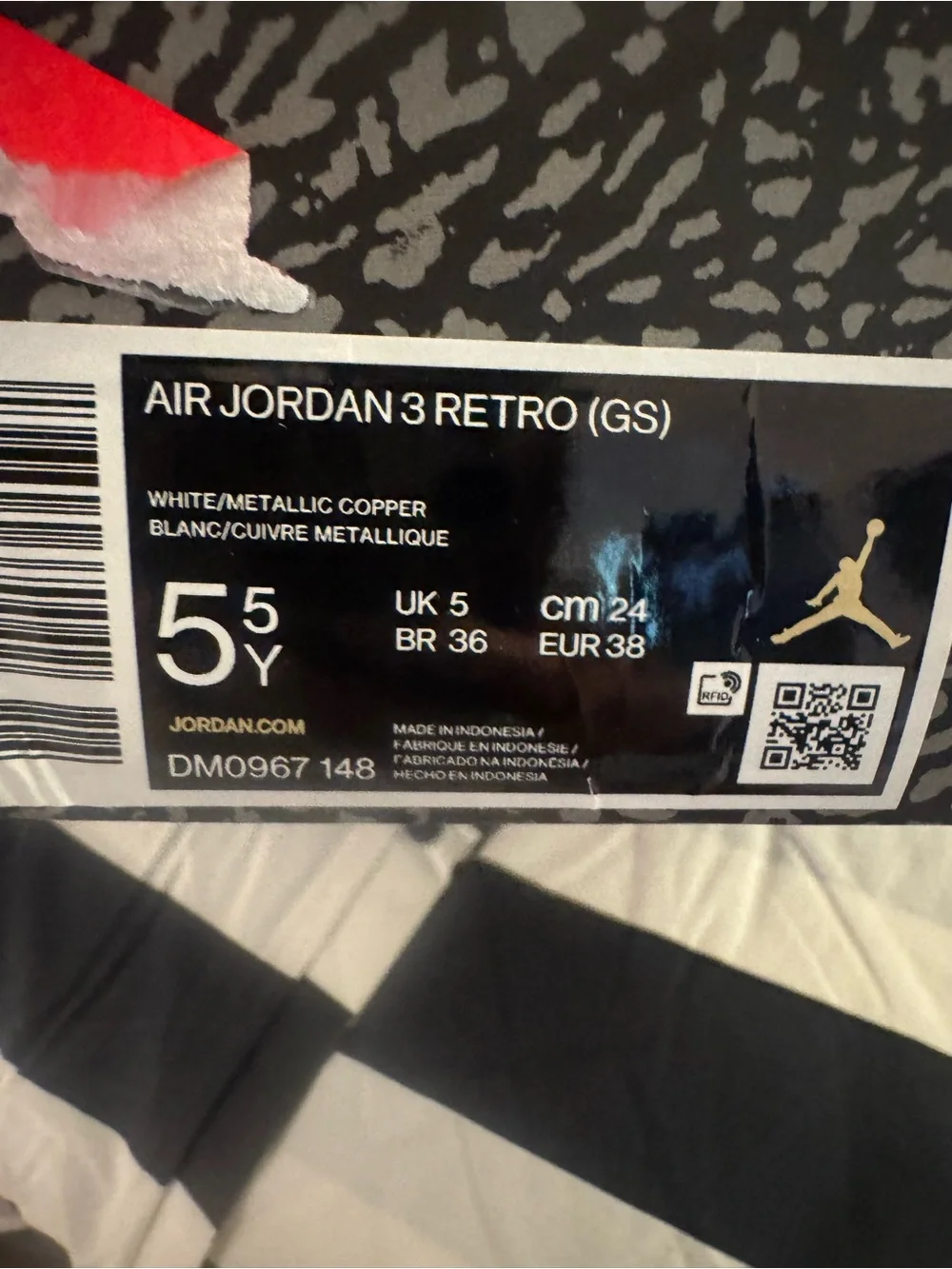 Jordan Men's White and Navy Elephant-Print Basketball Sneakers